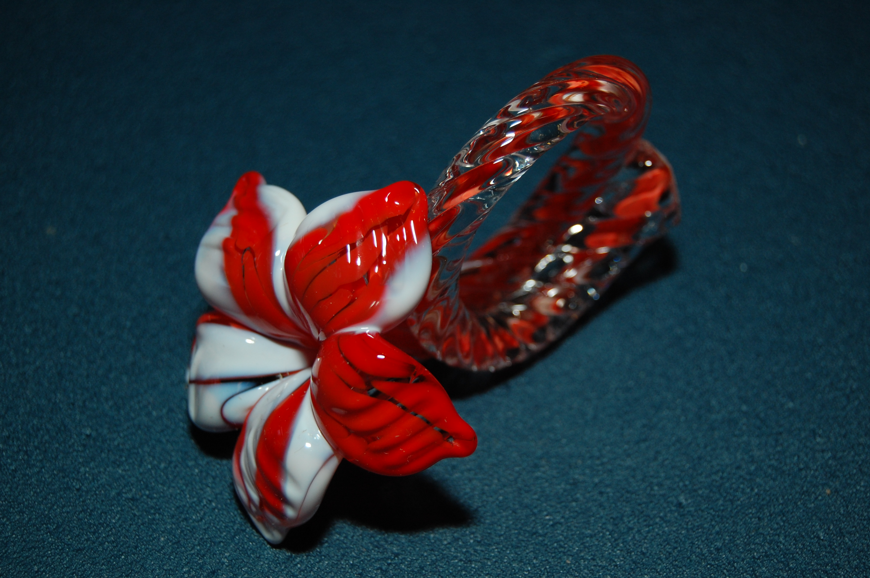 servetring in bloemvorm, rood/witte kleur